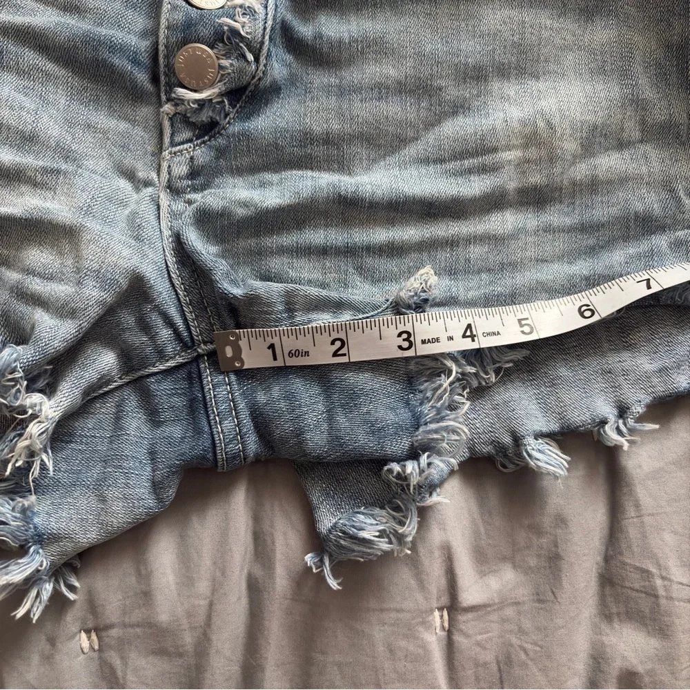 Just Black Magnetic Energy Light Denim Button-Fly Cutoff Shorts | size 29